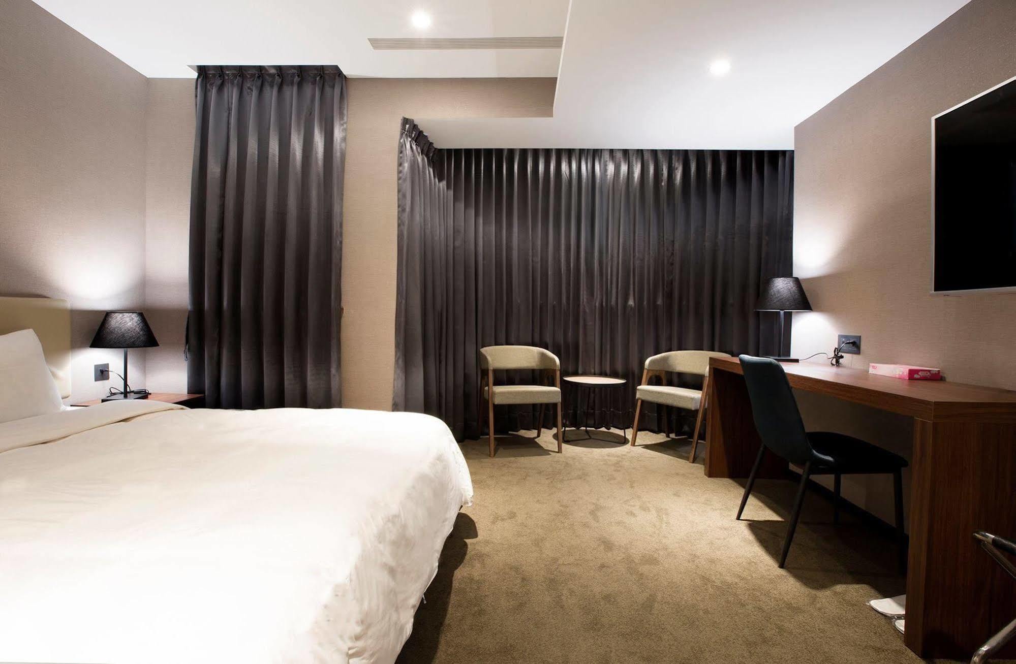 Noble Hotel Taipei Exteriör bild