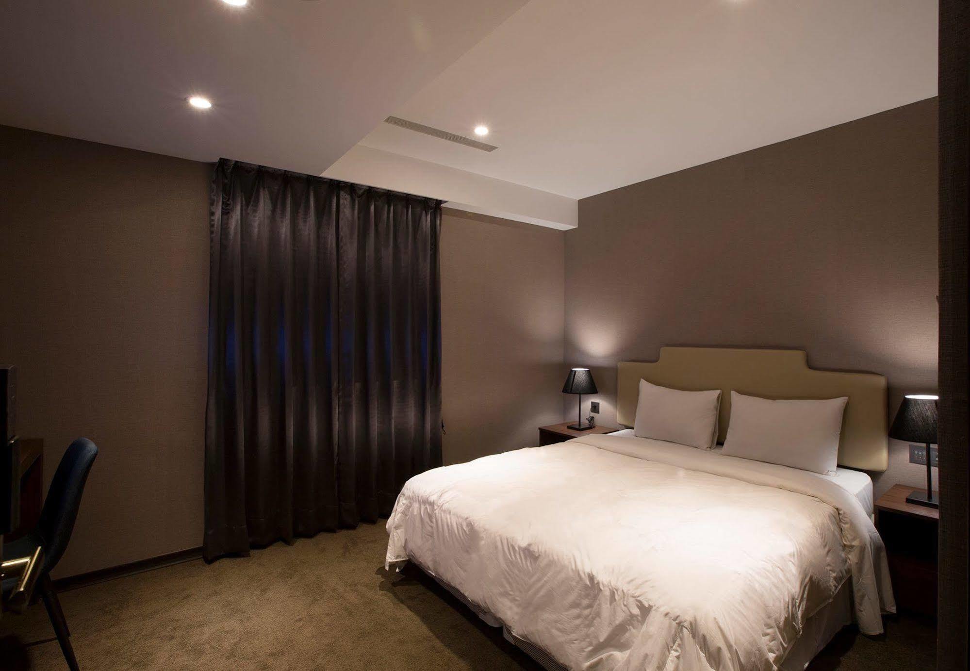Noble Hotel Taipei Exteriör bild