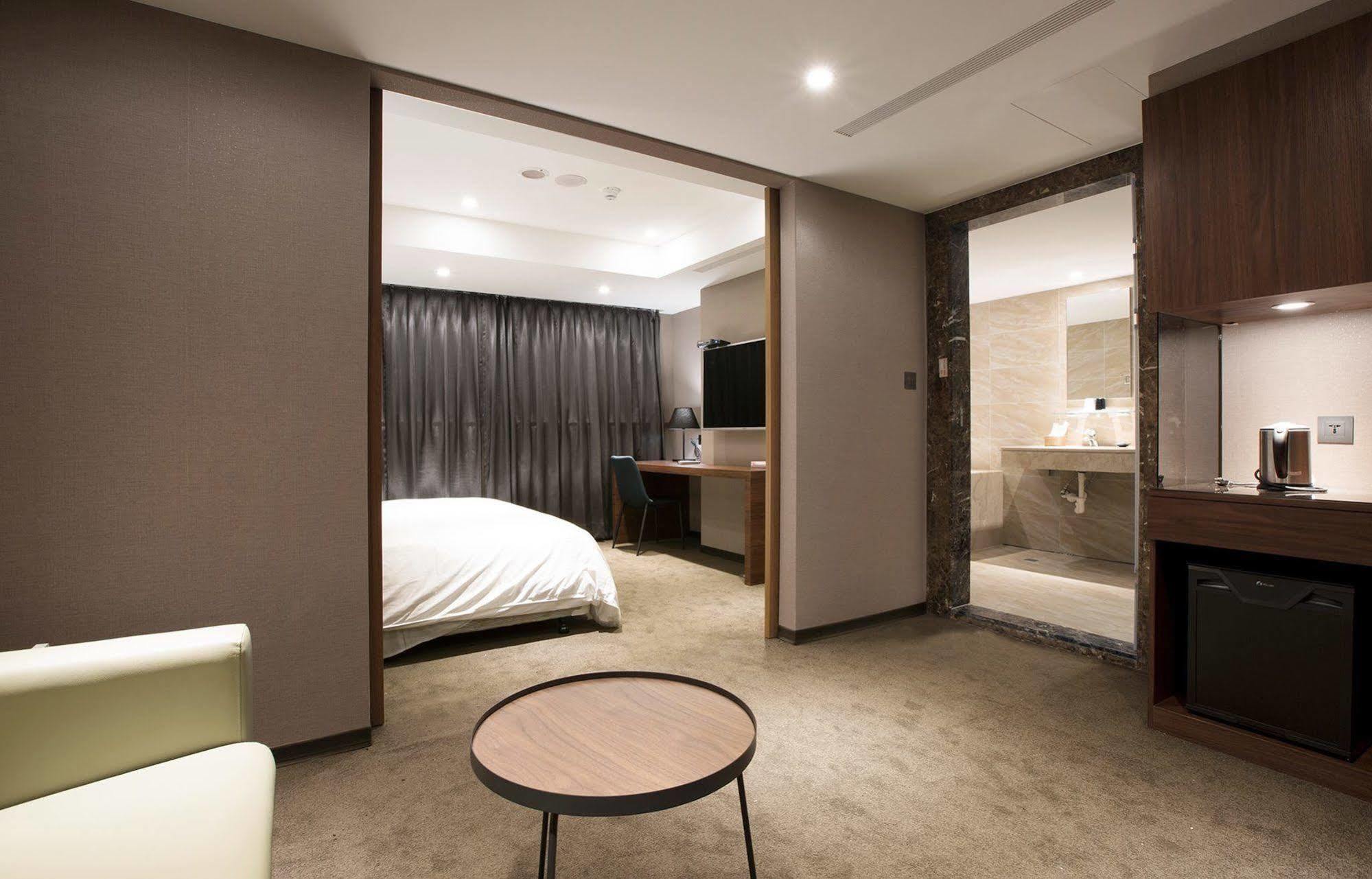 Noble Hotel Taipei Exteriör bild